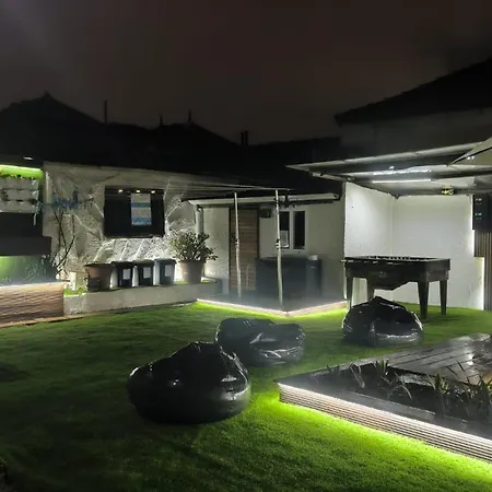 Ruby Charm 度假居